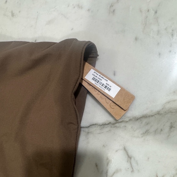 SKIMS Brown  BANDEAU 4 - Picture 4 of 7